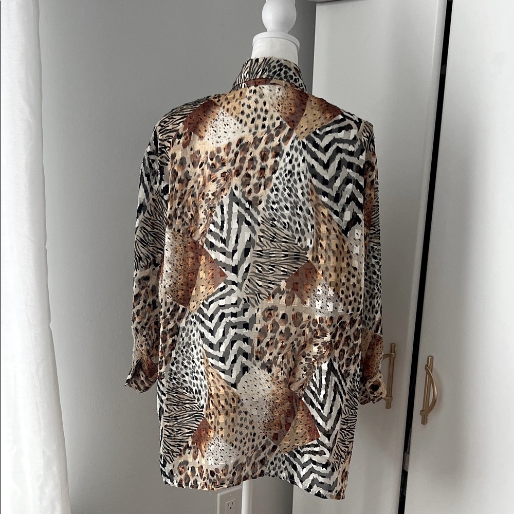 Animal Print Button-Up Blouse - Picture 4 of 4